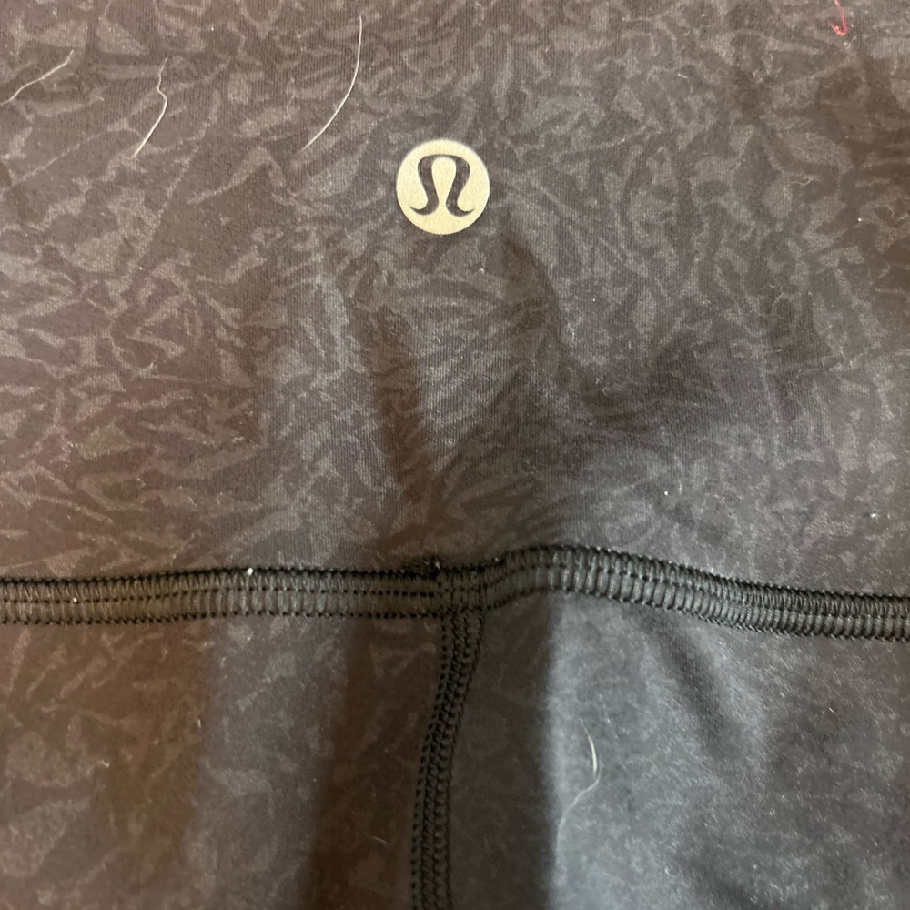 Lululemon Size 2 Black Pant With Pattern - image 4